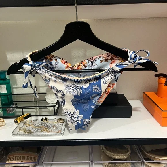 Aguabendita Alegria Reversible Floral Tie-Side Bikini Bottom - Picture 6 of 12